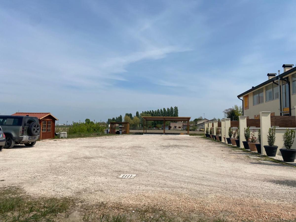 Aparthotel Gold Oasi - Business Solution Ferrara Exteriér fotografie